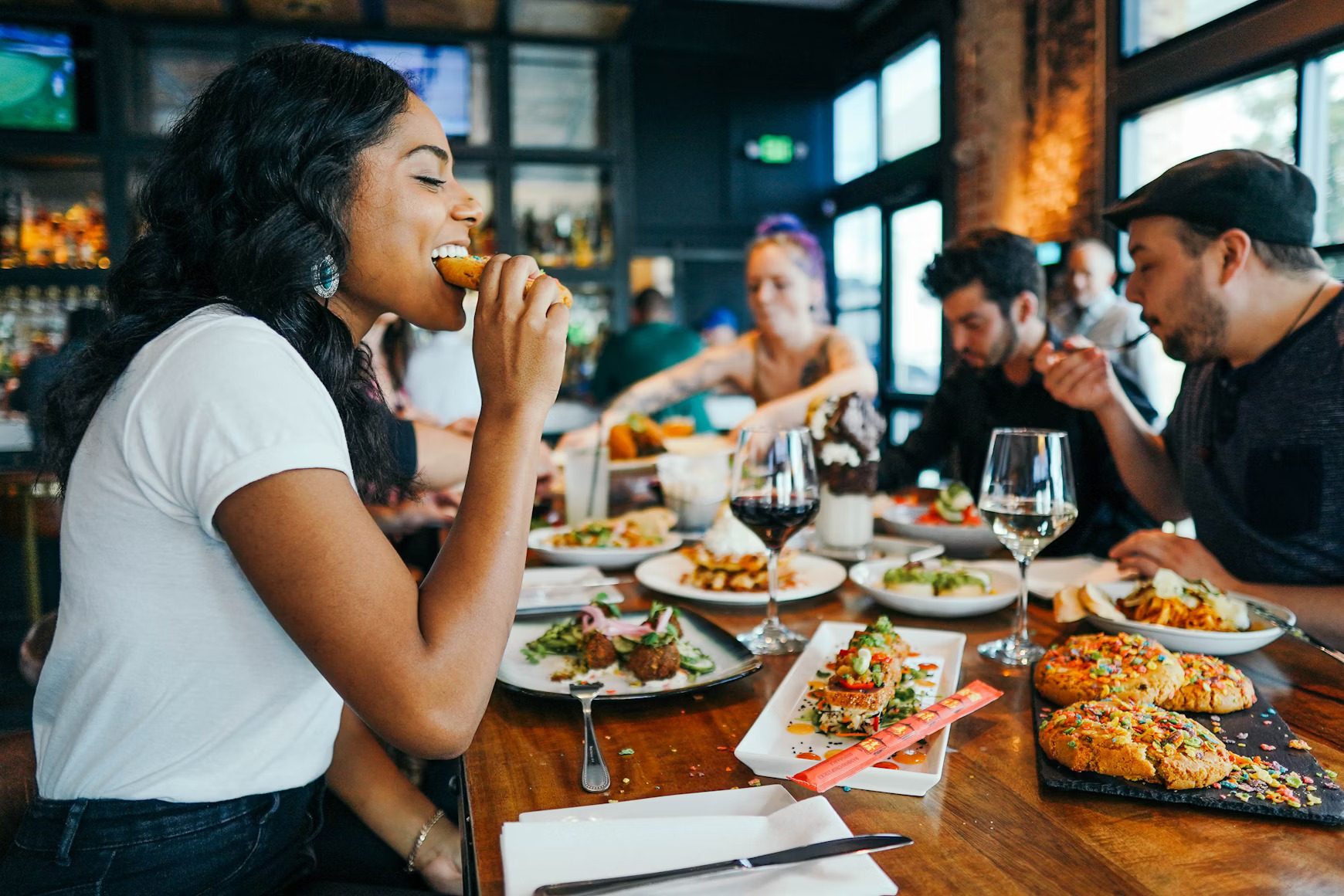 Boosting Online Reviews with Faster Service